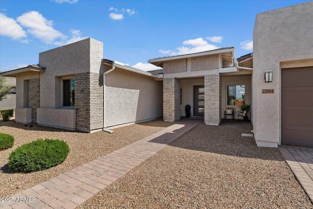 view of front facade with stucco siding