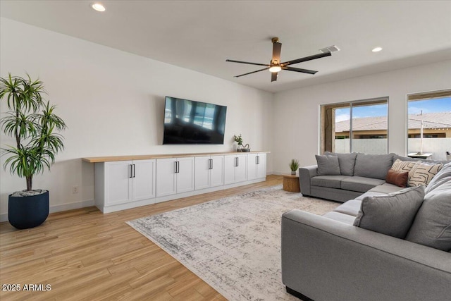 living room featuring ceiling fan, light wood finished floors, recessed lighting, baseboards, and visible vents