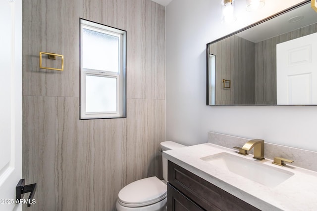 1011 W Weldon Ave, Phoenix, AZ 85013 - bathroom featuring toilet and vanity