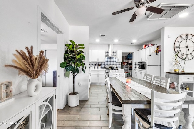 dining room with ceiling fan