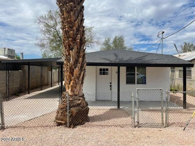 view of front facade with a carport