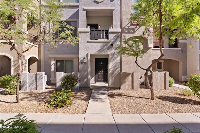 view of front of home featuring a balcony