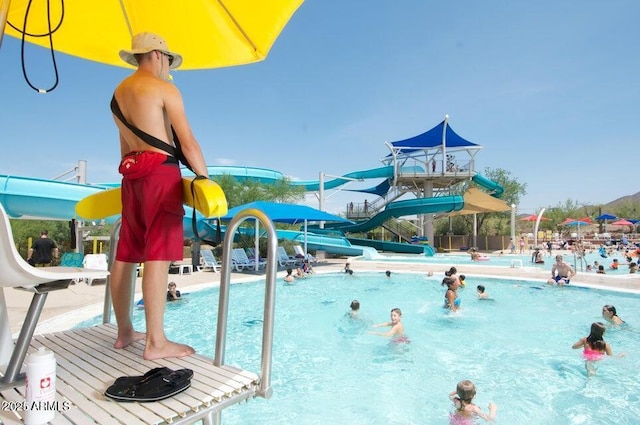 view of swimming pool