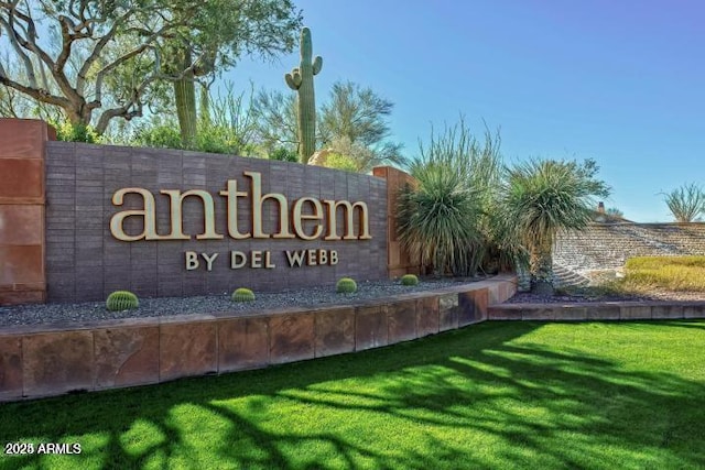 community sign with a yard