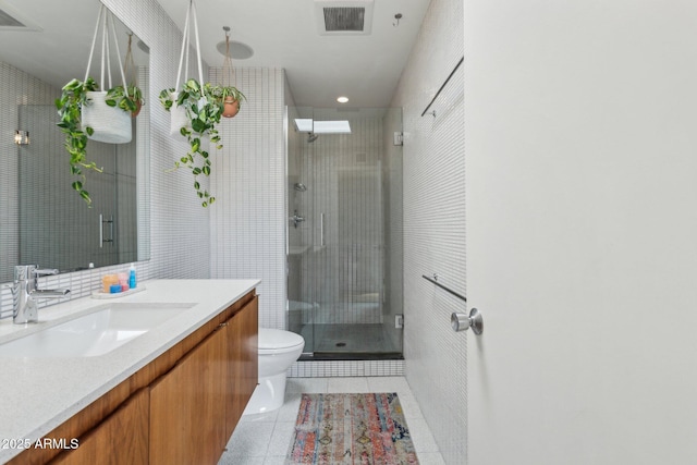 110 W Missouri Ave Unit 18, Phoenix, AZ 85013 - full bath featuring vanity, toilet, a shower stall, and tile patterned flooring