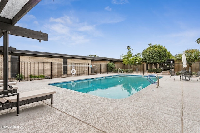 110 W Missouri Ave Unit 18, Phoenix, AZ 85013 - community pool with fence and a patio area