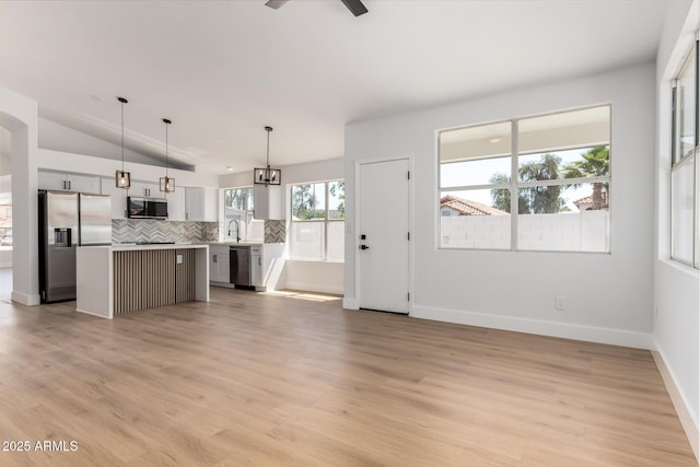 5125 W Wickiup Ln, Glendale, AZ 85308 - kitchen with stainless steel appliances, tasteful backsplash, a sink, light countertops, and a center island