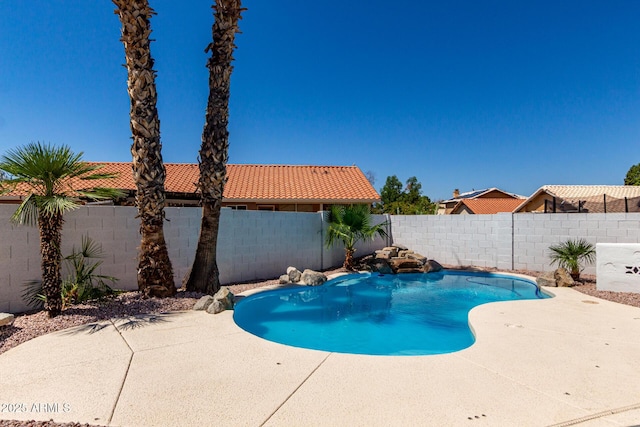 5125 W Wickiup Ln, Glendale, AZ 85308 - view of swimming pool with a fenced backyard and a patio area