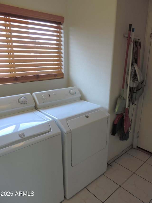 laundry room with laundry area and washing machine and dryer