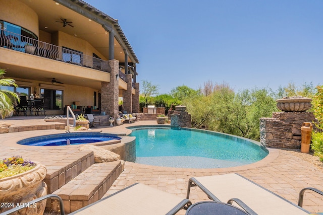 view of swimming pool with a patio, an in ground hot tub, and ceiling fan