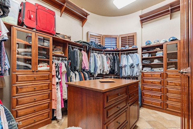 view of spacious closet