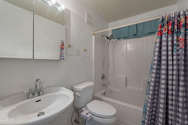 923 N Easy St, Payson, AZ 85541 - full bathroom featuring a sink, shower / tub combo, toilet, and visible vents