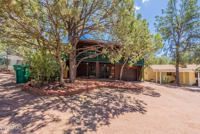 923 N Easy St, Payson, AZ 85541 - pueblo-style home with driveway and fence