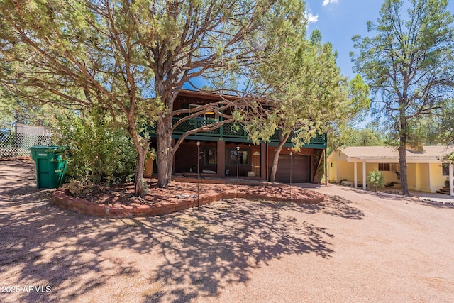923 N Easy St, Payson, AZ 85541 - pueblo-style home with driveway and fence