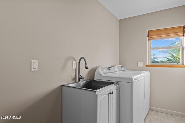 laundry room with cabinets and independent washer and dryer