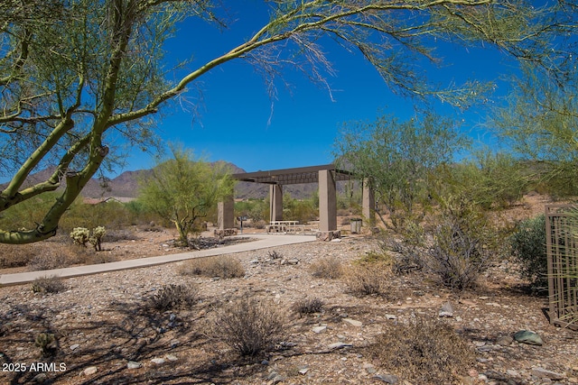 view of yard with a mountain view and a pergola