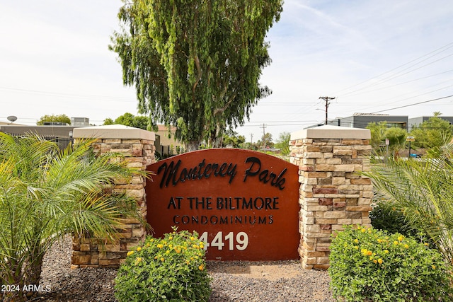 view of community / neighborhood sign