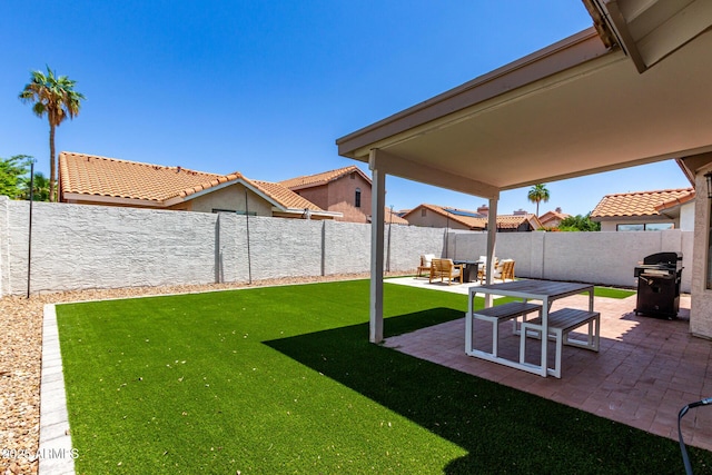9100 E Captain Dreyfus Ave, Scottsdale, AZ 85260 - view of yard with a patio