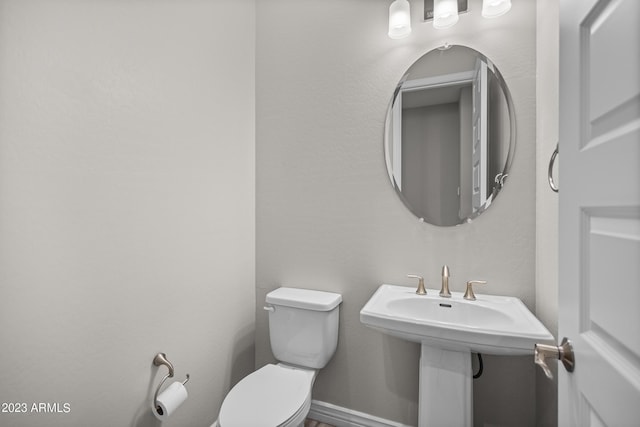 bathroom featuring toilet and sink