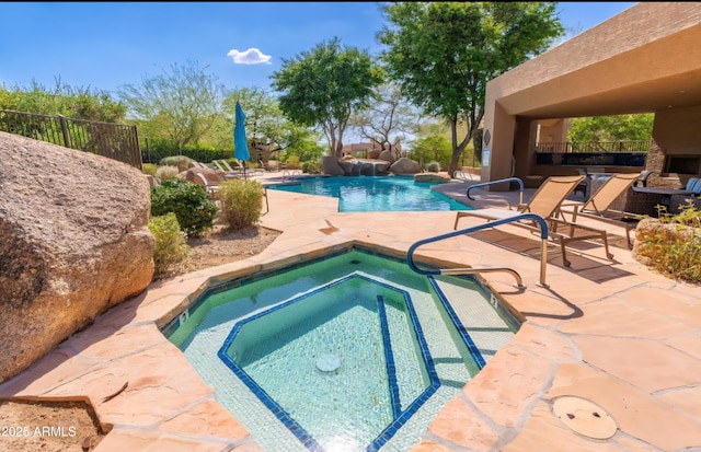 25555 N Windy Walk Dr Unit 64, Scottsdale, AZ 85255 - community pool with a hot tub, a patio, and fence