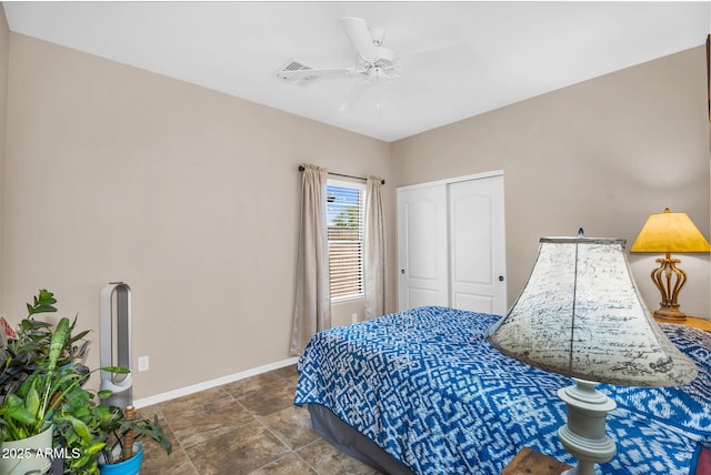 bedroom featuring baseboards, ceiling fan, and a closet