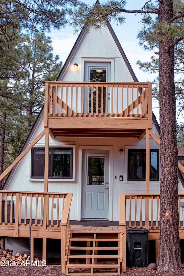 view of front of house with a balcony