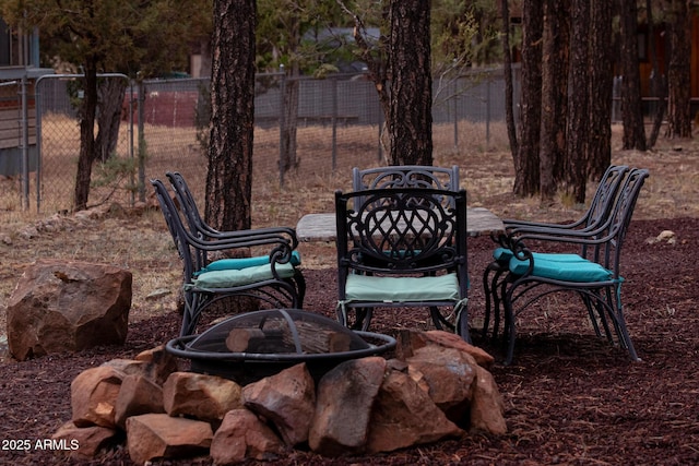 2124 Forest Park Dr, Overgaard, AZ 85933 - view of patio featuring fence