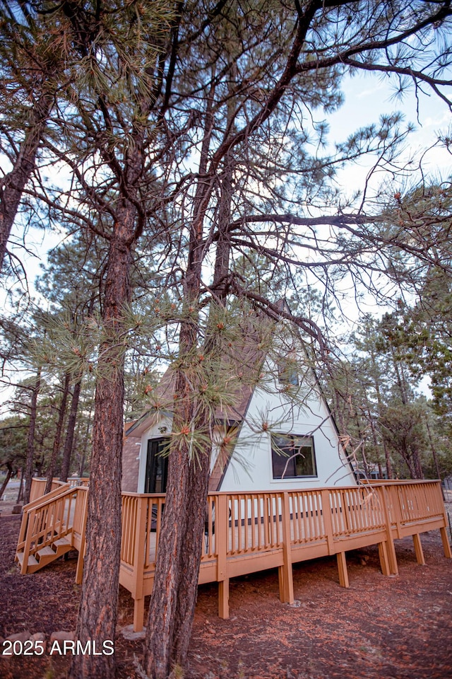 2124 Forest Park Dr, Overgaard, AZ 85933 - back of property with a wooden deck