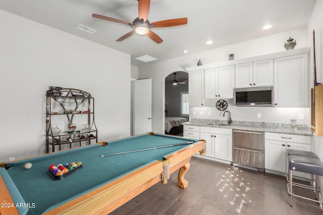 rec room with ceiling fan, billiards, sink, and dark hardwood / wood-style flooring