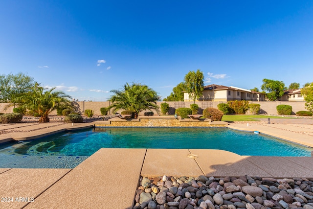 view of swimming pool featuring a patio