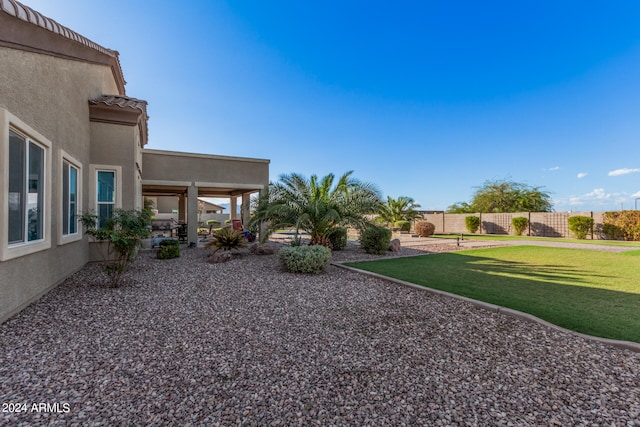 view of yard featuring a patio area