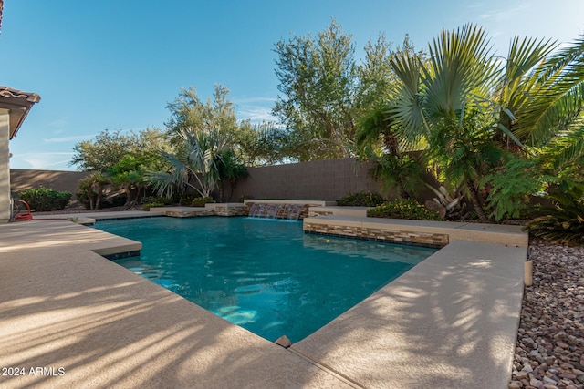 view of pool with pool water feature