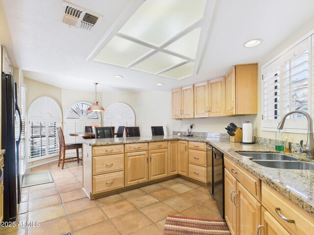 kitchen with visible vents, light brown cabinets, a sink, and a peninsula