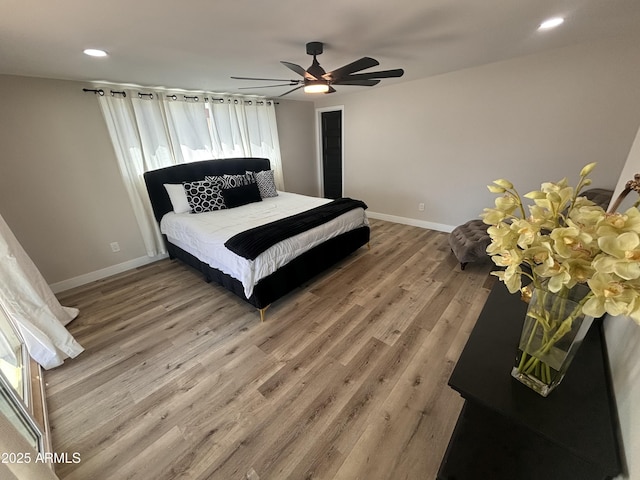 bedroom featuring a ceiling fan, recessed lighting, baseboards, and light wood finished floors