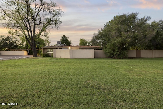 1522 W Myrtle Ave, Phoenix, AZ 85021 - view of yard at dusk