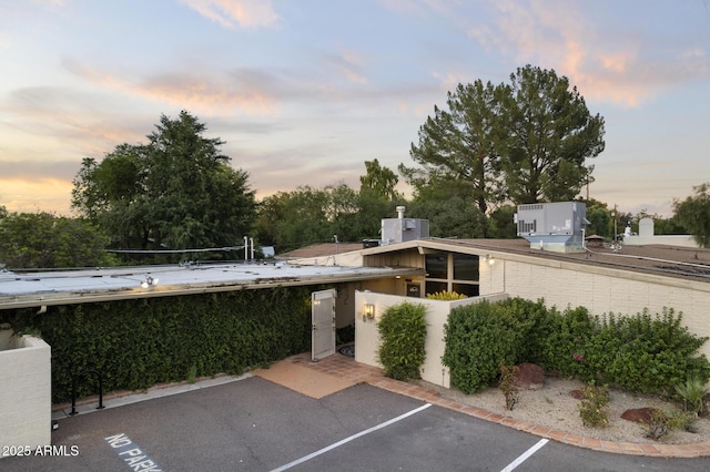 1522 W Myrtle Ave, Phoenix, AZ 85021 - view of uncovered parking lot