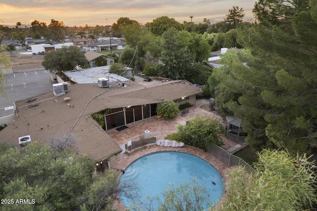 1522 W Myrtle Ave, Phoenix, AZ 85021 - view of swimming pool with a residential view