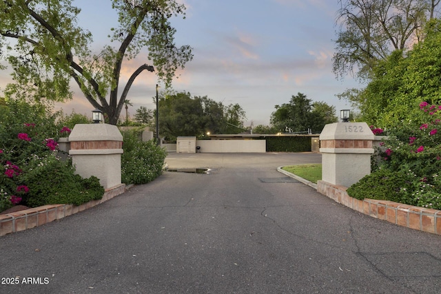 1522 W Myrtle Ave, Phoenix, AZ 85021 - view of street featuring a gate