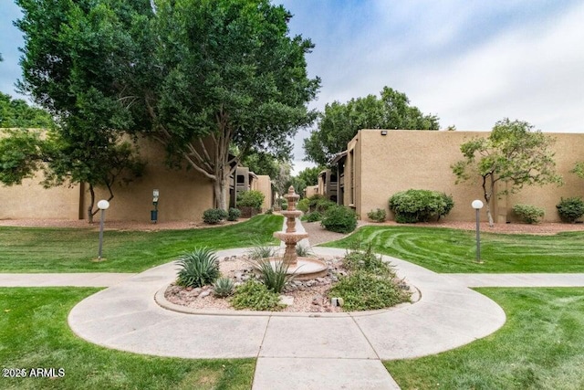 view of property's community featuring a lawn