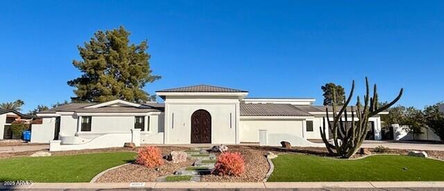 view of front of home with a front yard