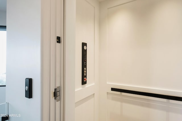 room details featuring elevator