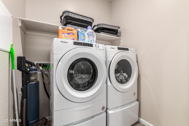 laundry room featuring laundry area, baseboards, and washer and clothes dryer