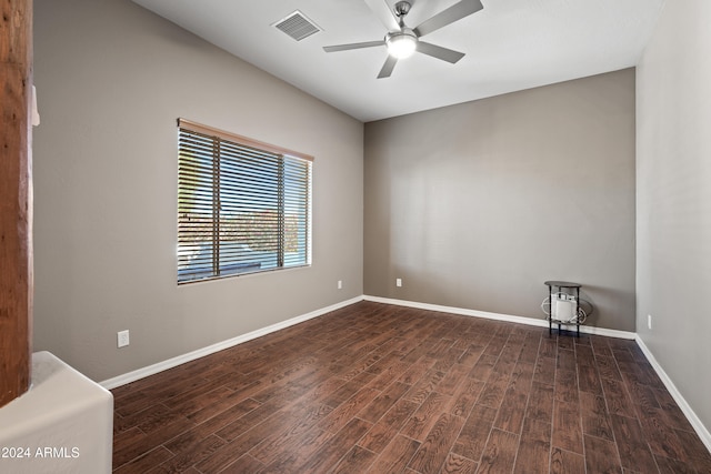 spare room featuring dark wood-type flooring and ceiling fan