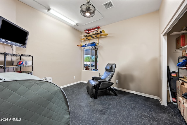 bedroom with carpet flooring