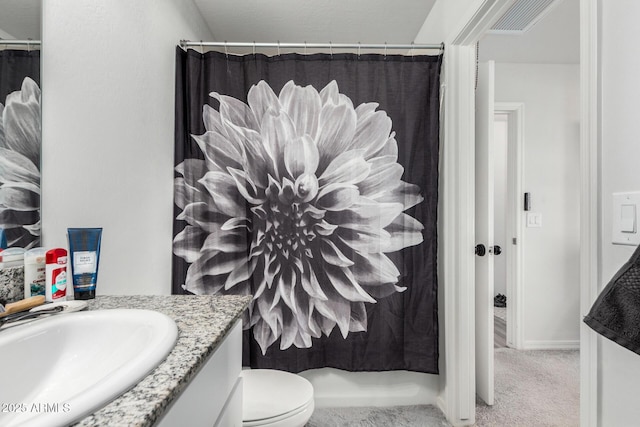 bathroom with toilet, a shower with curtain, and vanity