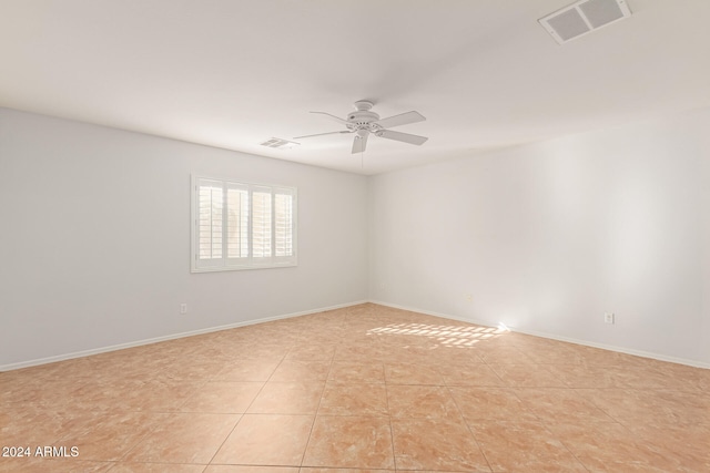 unfurnished room featuring light tile patterned flooring and ceiling fan