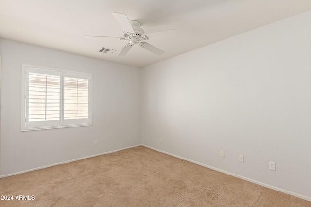 carpeted empty room featuring ceiling fan