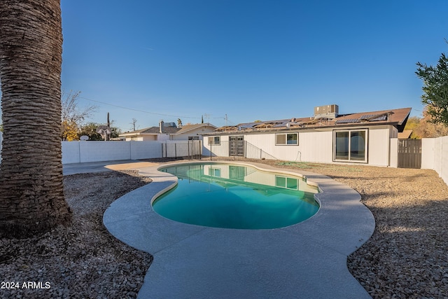 view of swimming pool