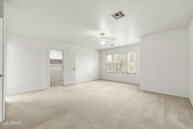 unfurnished room with light carpet and ceiling fan