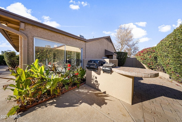 view of patio featuring a grill and an outdoor kitchen